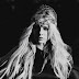 Avril Lavigne anuncia o disco "Head Above Water" e lança a ótima "Tell Me It's Over"