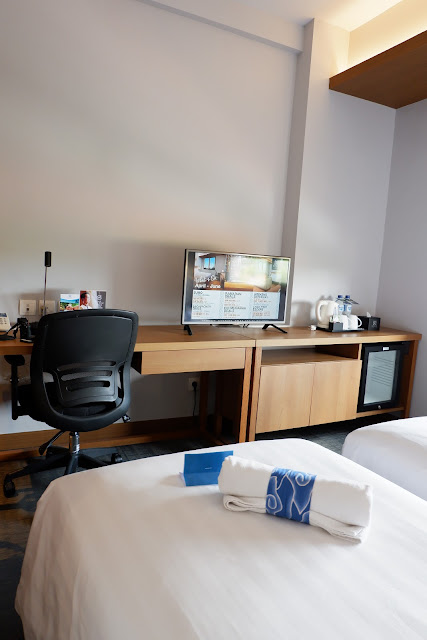 fasilitas dalam kamar superior batiqa cirebon