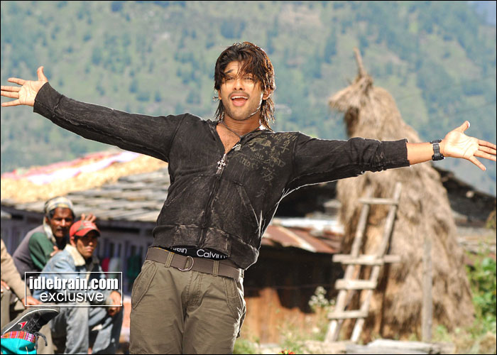 Desamuduru - Movie Stills (Source:idlebrain.com) | Allu Arjun Gallery