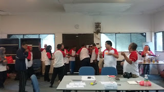 Aktiviti berkumpulan di Phonton Valley Team HOW latihan berkumpulan