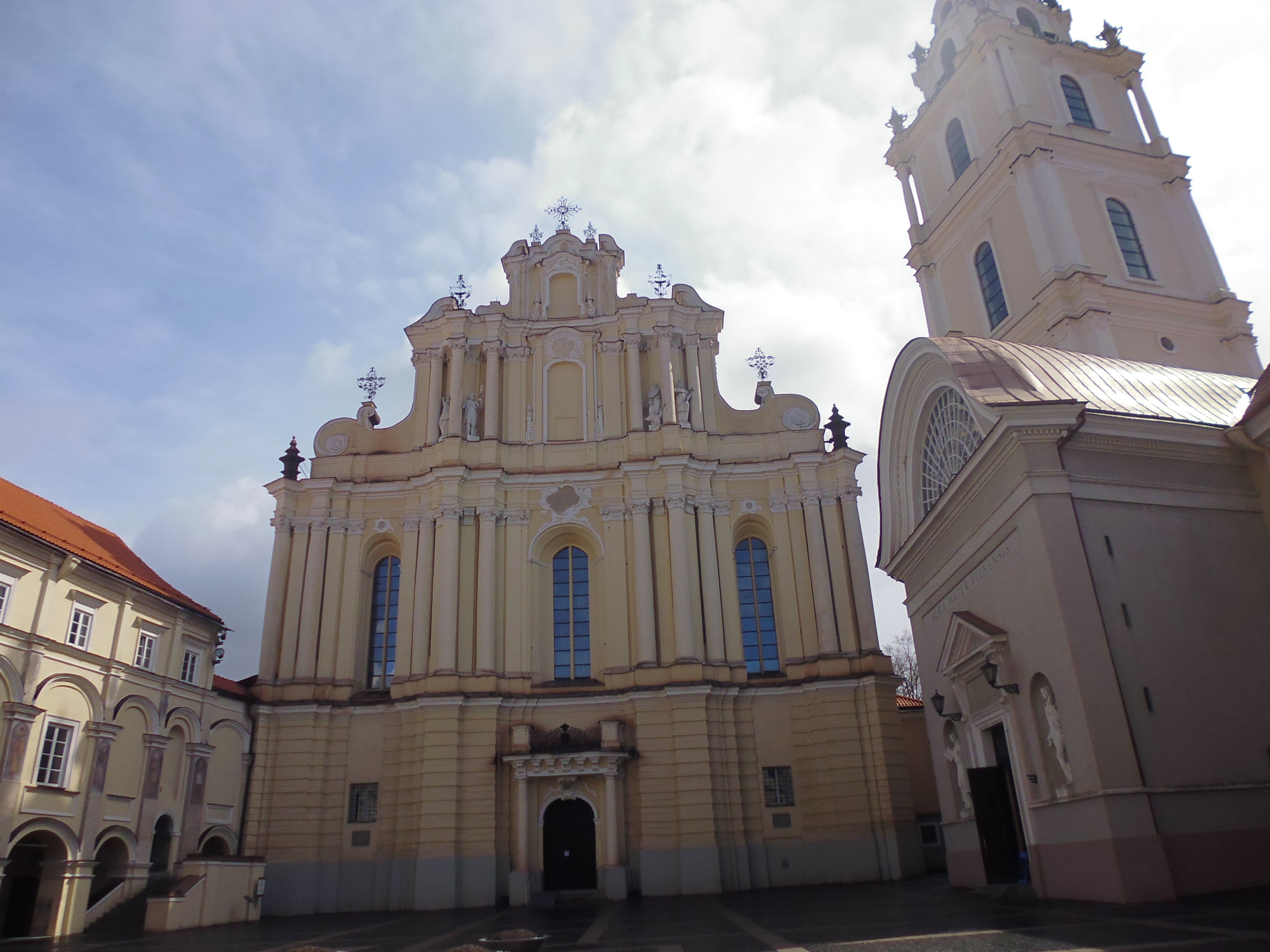 Iglesia de San Juan en la Universidad de Vilnius (Lituania) (@mibaulviajero)