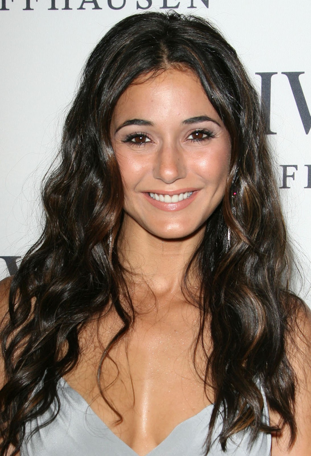 http://4.bp.blogspot.com/-mgM7K4vhUAw/TxcgTTEiUUI/AAAAAAAAD3g/yu8yoP5-jIM/s1600/Emmanuelle-Chriqui-Photo-shoot.jpg