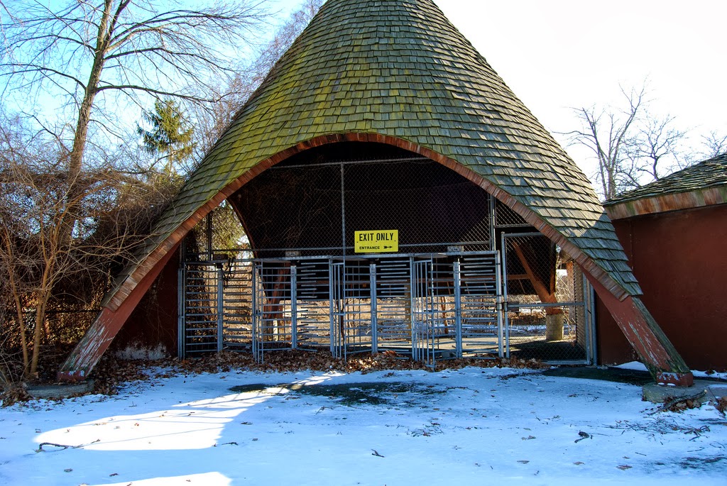 The Circus "NO SPIN ZONE" Ghost ZooBelle Isle