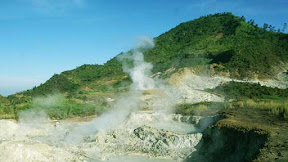 The specialty of tourist attraction Sikidang crater