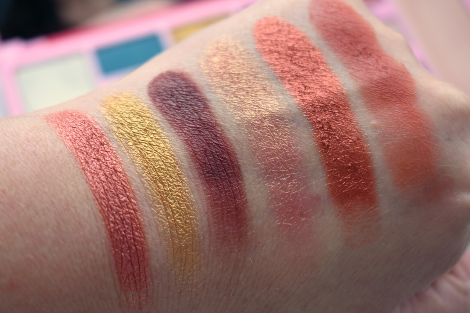 revolution x kisu eyeshadow & highlighter palette