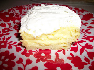 http://collettaskitchensink.blogspot.com/2011/05/cream-puff-cake.html