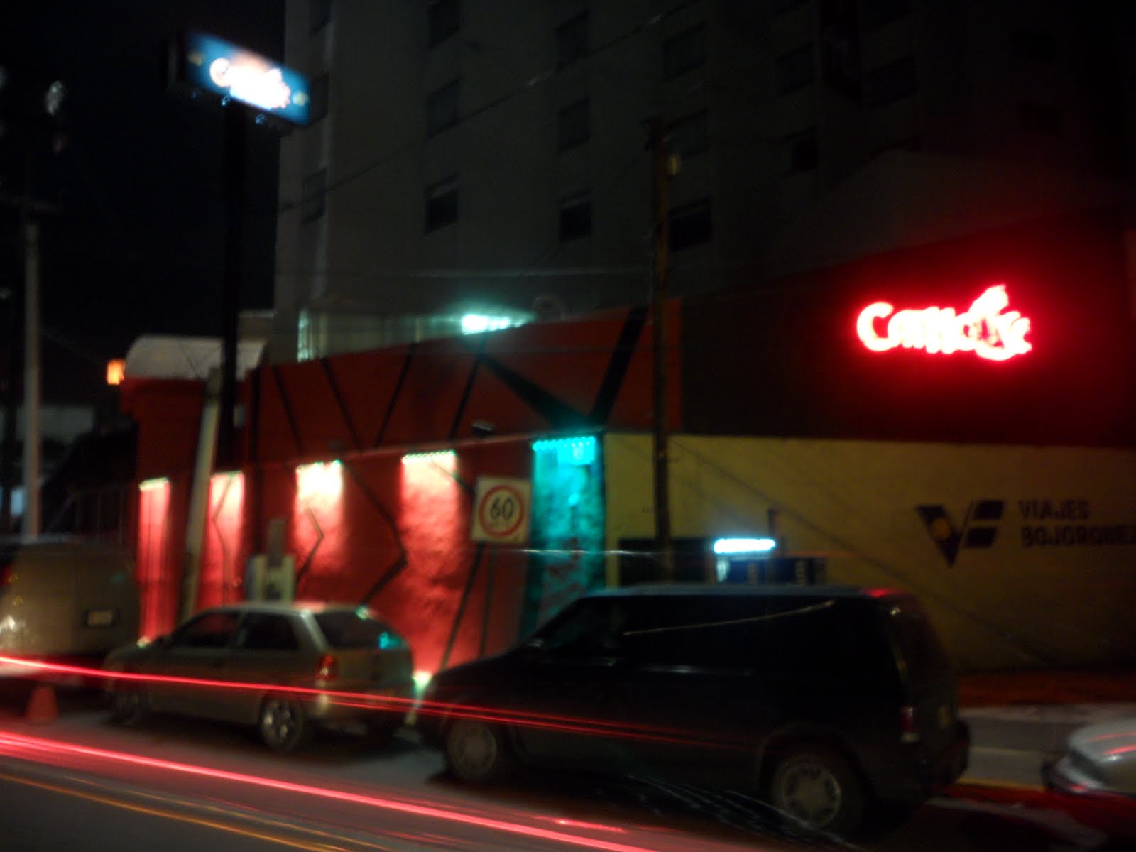 ZEXTERMINIO Y SU COFRE DE EXPERIENCIAS Cat House se lucio en su