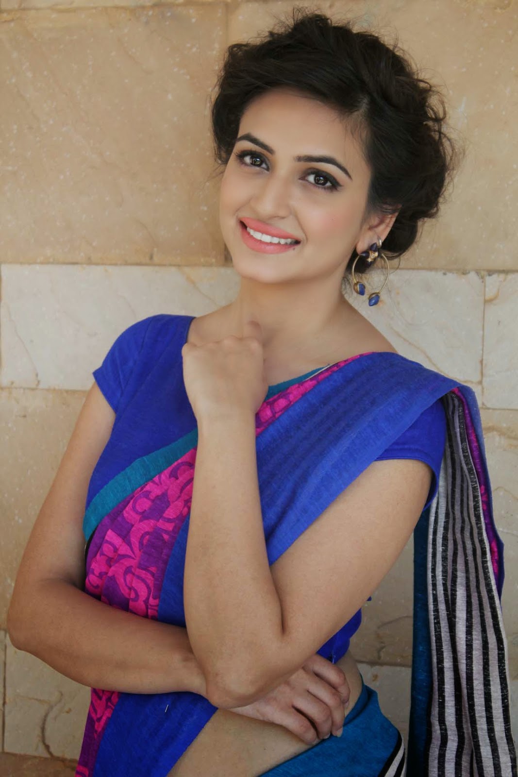 Beautiful Indian Girl Kriti Kharbanda Navel Show In Blue Saree