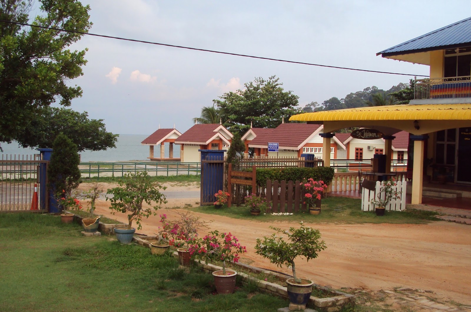 Atuk DI PASIRAN PANTAI TELUK SENANGIN