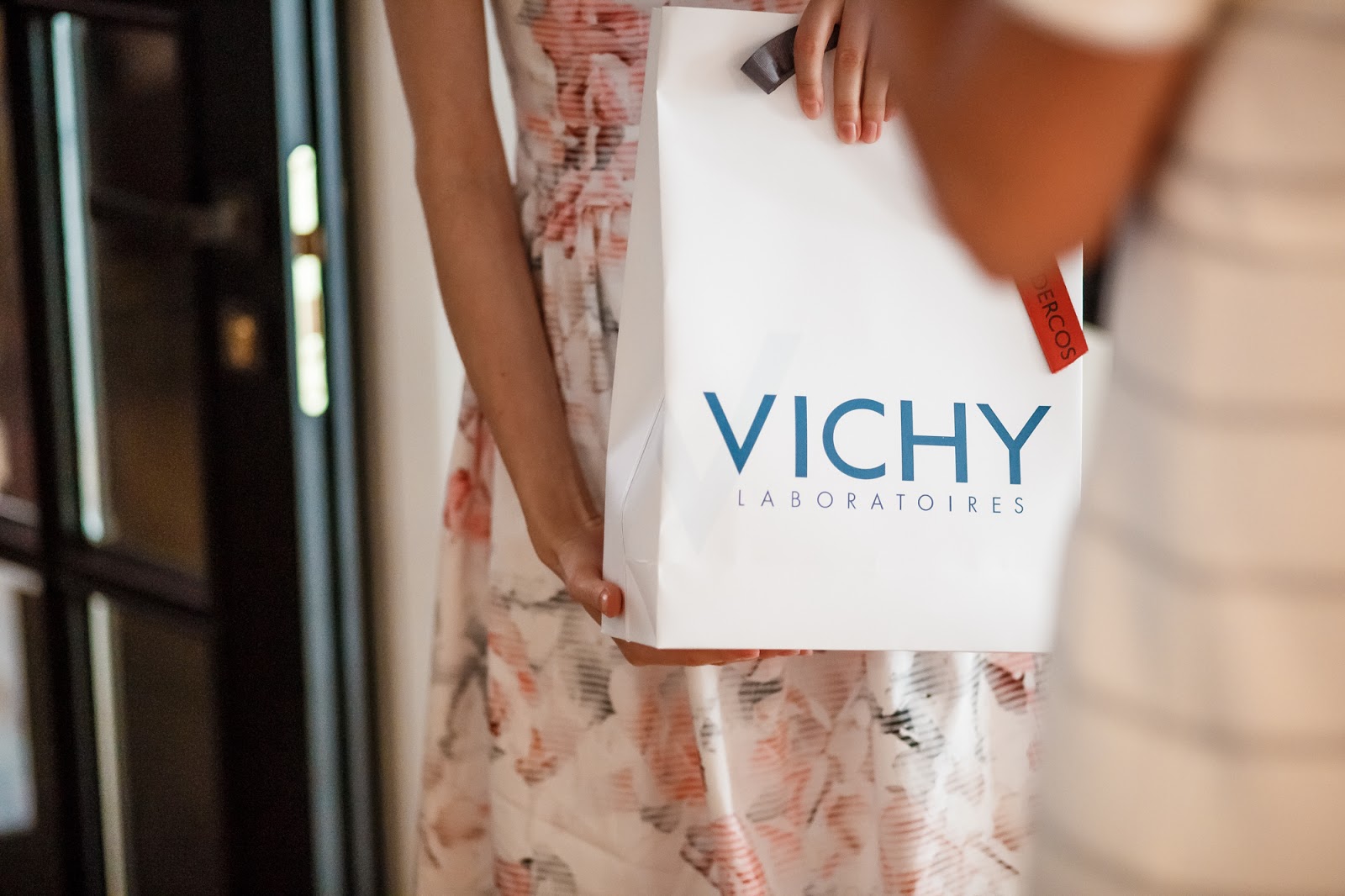 Реклама виши. Vichy баннер. Реклама Vichy 2010. Виши ткань фото модели на лето 2023 года.