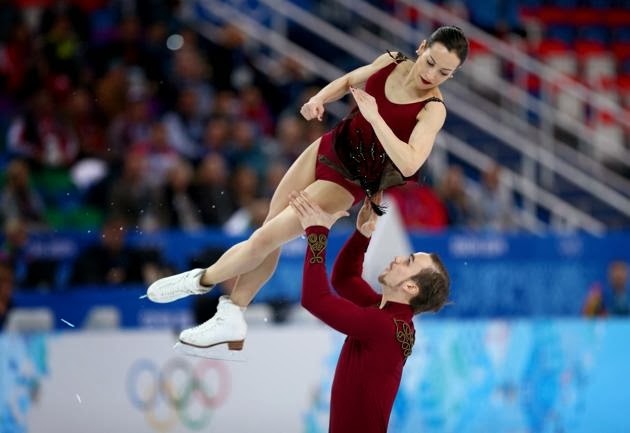 Ksenia Stolbova og Fedor Klimov (RUS) udfører deres korte program ved Vinter OL 2014