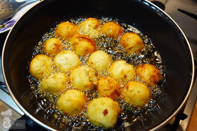 albóndigas de merluza con salsa de tomate casera
