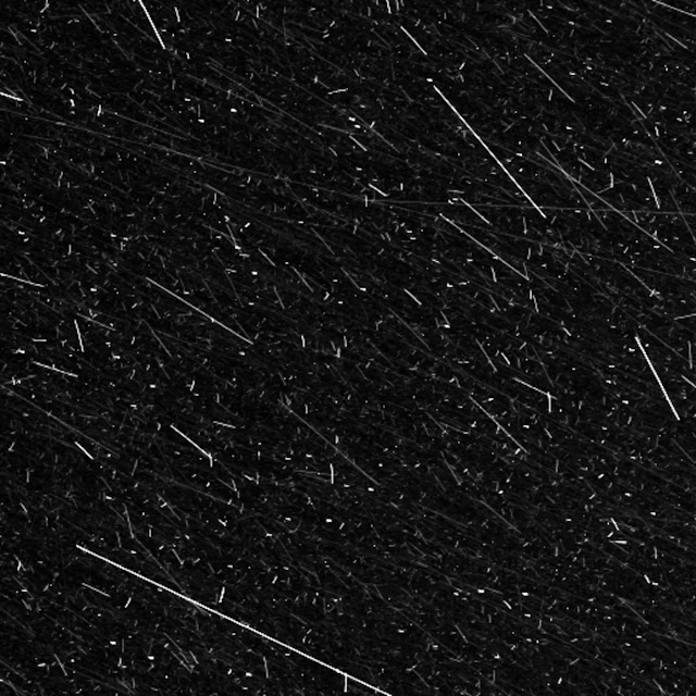 Chuva de detritos deixada pelo cometa 67P-C-G capturada pela sonda Rosetta em 21 de janeiro de 2016 - ESA - Rosetta