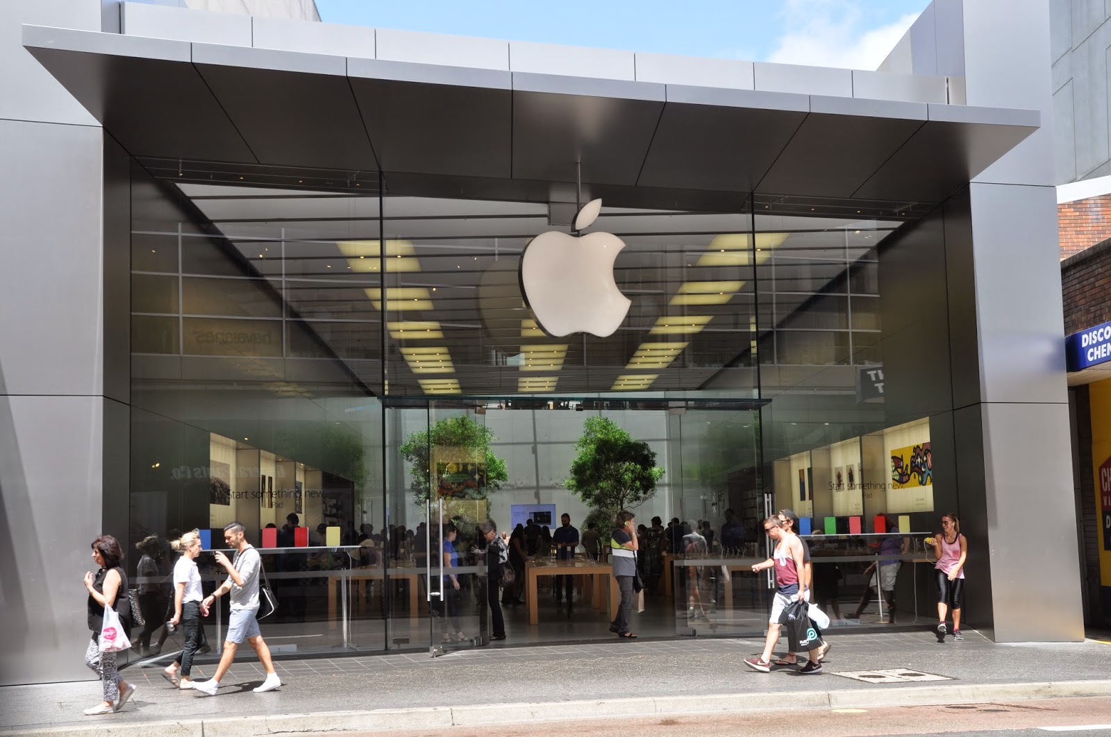 Freedom Cyclist v Helmet Laws (adfree advocacy) An Apple
