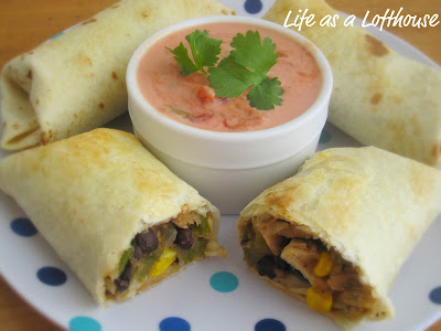 These Baked Southwest Egg Rolls are loaded with chicken, beans, corn and peppers. Life-in-the-Lofthouse.com