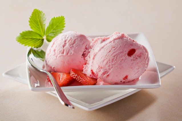Πανεύκολο σπιτικό παγωτό φράουλα - by https://syntages-faghtwn.blogspot.gr