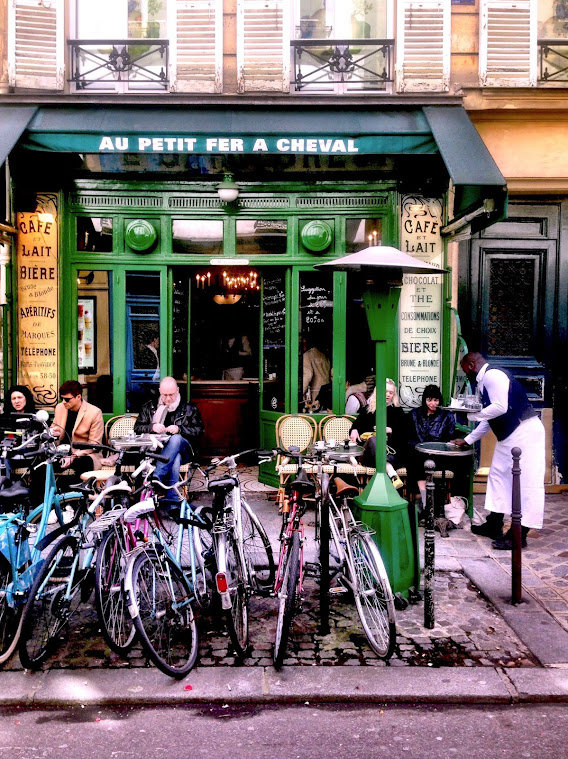 Focus On Paris Horseshoe