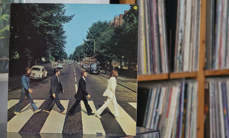 Sfumato Colorato Beatles Abbey Road Sveglia Stereo 3D Creativa con Luce Notturna A LED Orologio Elettronico da Camera da Letto da Comodino 