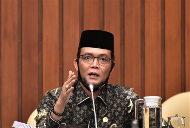 TA Khalid Usulkan KLHK Perlu Duduk Bersama Dengan Perusahaan Importir Sampah TA Khalid Usulkan KLHK Perlu Duduk Bersama Dengan Perusahaan Importir Sampah