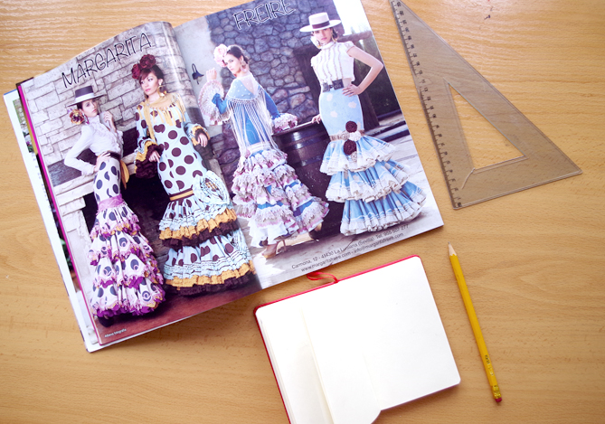 Revista de flamenca, cuaderno para apuntar, regla y lápiz