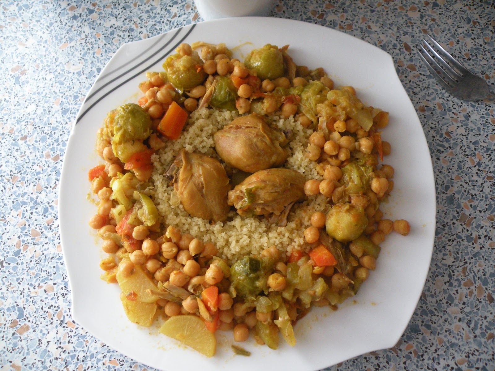 Kochen mit Herz: Marokkanischer Couscous mit 7 Gemüsesorten Kochen mit Herz: Marokkanischer Couscous mit 7 Gemüsesorten