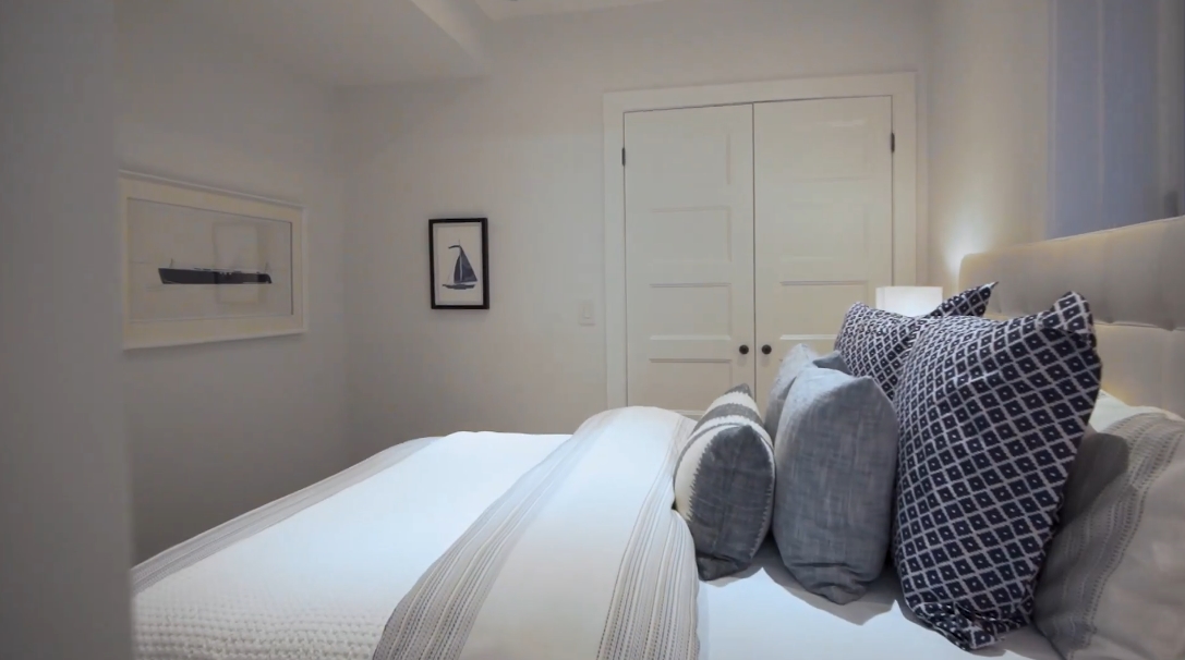 29 Photos vs. 17 Hawthorn Ave, Toronto, ON Interior Design Luxury Home Tour