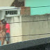 Casal é flagrado fazendo sexo no meio da rua em Conceição do Jacuípe