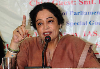 Kirron Kher jewellery, sarees, age, first husband, young, weight loss, son, daughter, family photos, movies, and anupam kher, movies and tv shows, speech, weight loss diet, jewellery india's got talent, latest news, biography, bjp, lok sabha, husband photo Kirron Kher jewellery, sarees, age, first husband, young, weight loss, son, daughter, family photos, movies, and anupam kher, movies and tv shows, speech, weight loss diet, jewellery india's got talent, latest news, biography, bjp, lok sabha, husband photo