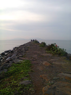 Menyusuri Keindahan Pantai dan Sunset Alue Naga Menyusuri Keindahan Pantai dan Sunset Alue Naga