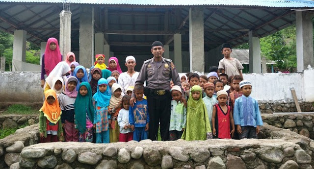 Ingin Bangun Pesantren Untuk Masyarakat, Polisi Ini Sisihkan Uang Gaji Pribadinya Ingin Bangun Pesantren Untuk Masyarakat, Polisi Ini Sisihkan Uang Gaji Pribadinya