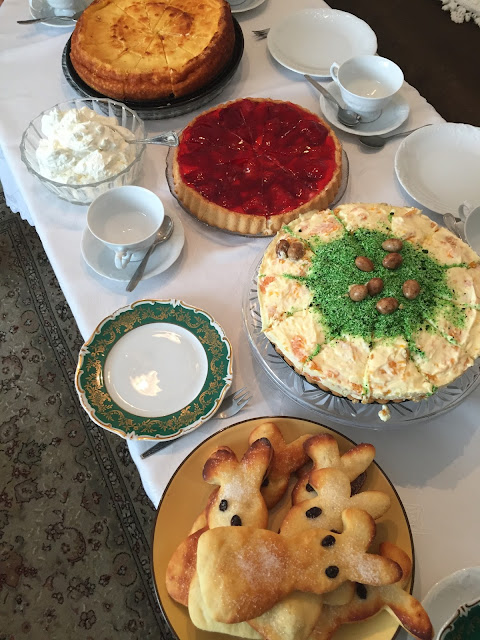 lecker kuchen am ostersonntag