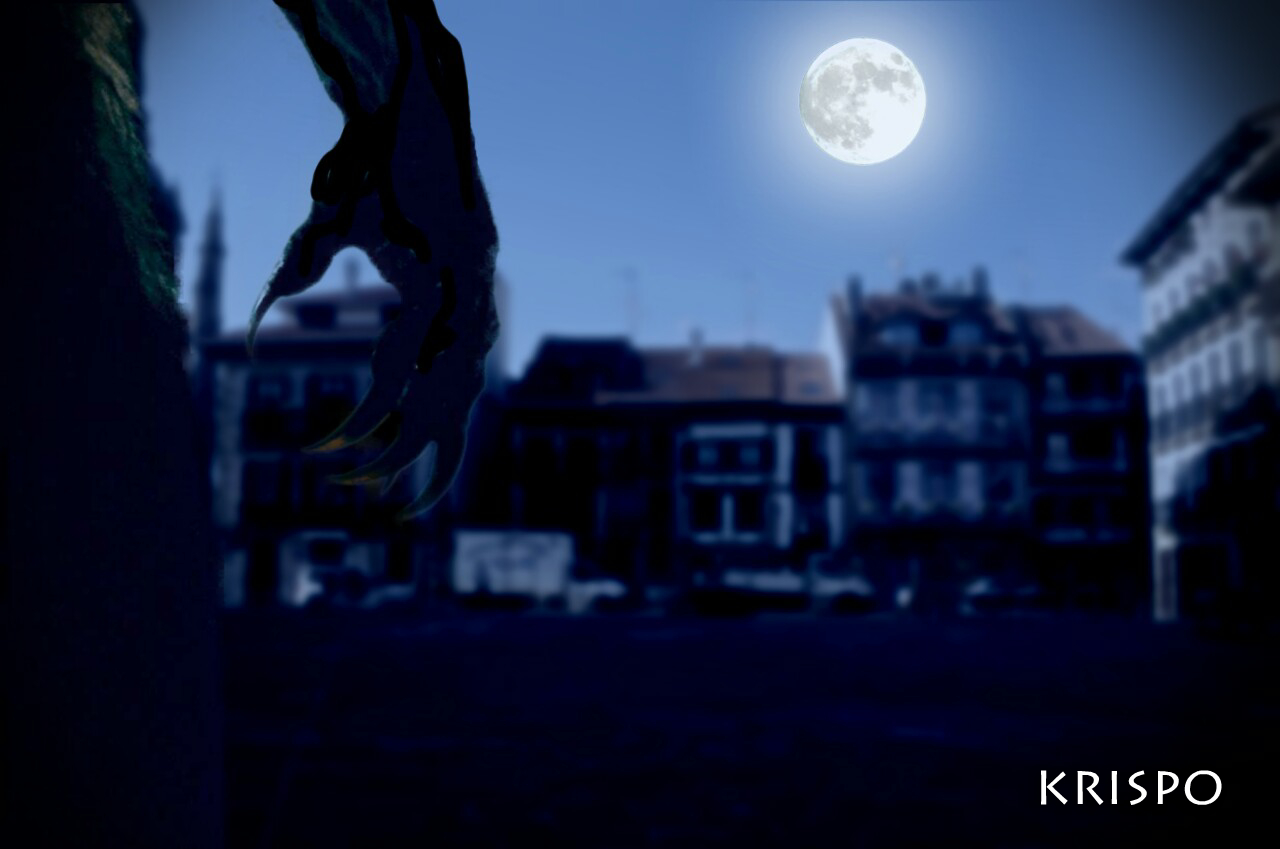detalle de mano de hombre lobo con luna llena de noche