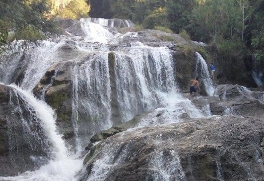 Air terjun tujuh tingkat (Sarambu Marintang Toraja)