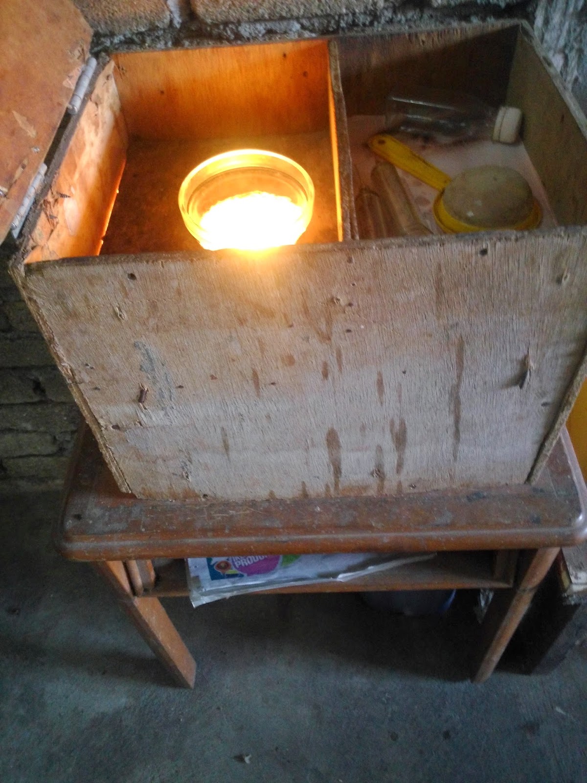 All About Gaharu Info Kursus Penyulingan Pati Minyak Mtib 26 6 Minyak Yang Telah Luarkan Daripada Dapur Akan Dipanaskan Menggunakan Lampu Bagi Memudahkan Proses Mengasingkan Gaharu Dan Air