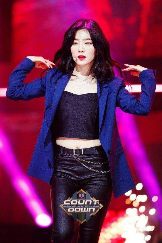 9 Times Red Velvet's Irene Shows Off Her Slim Waist! | Daily K Pop News