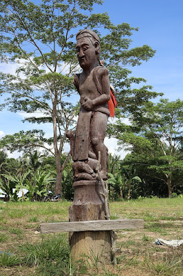 Patung peribadatan suku dayak