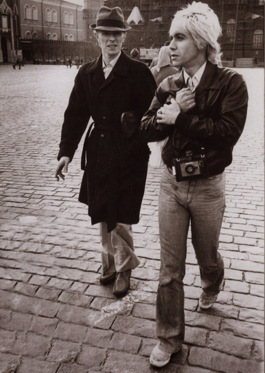 70年代に撮影されたデヴィッド ボウイとイギー ポップのレアで面白い写真17枚をヴィンテージ写真サイトが特集紹介 Amass