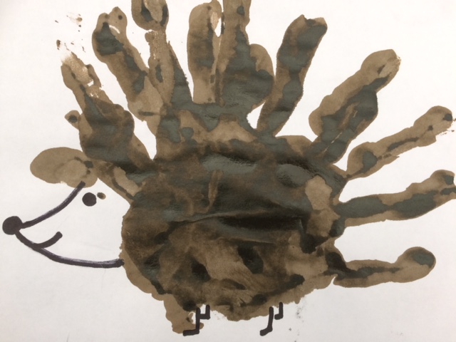 Hand print hedgehog | Mummy Snowy Owl