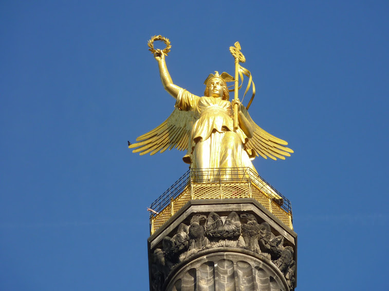 ESTOU NO MONUMENTO A VITORIA EM BERLIM