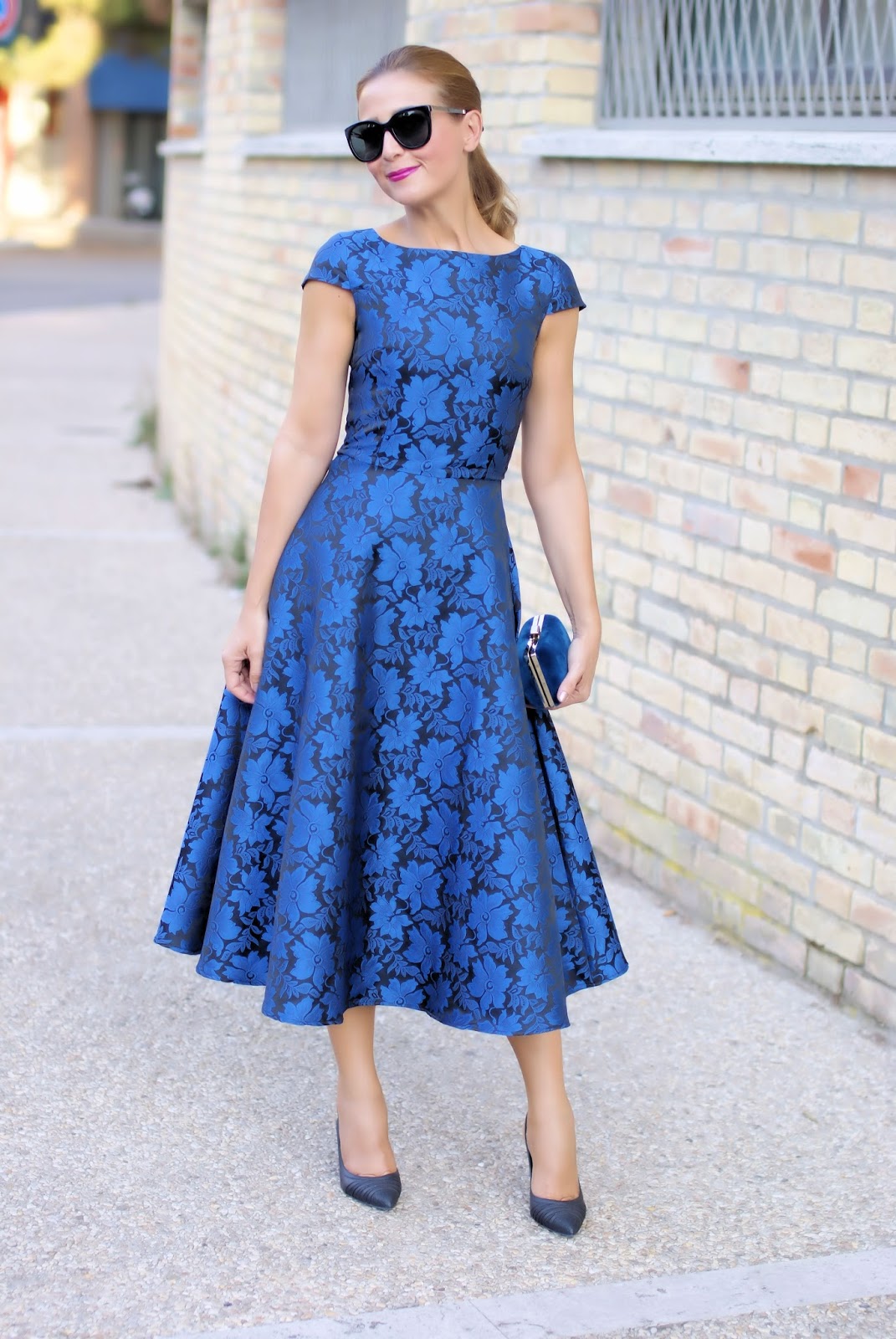 Blue elegant jacquard midi dress from Metisu on Fashion and Cookies fashion blog, fashion blogger style