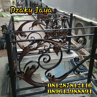 Balkon tempa klasik Railing Balkon Besi Tempa Klasik