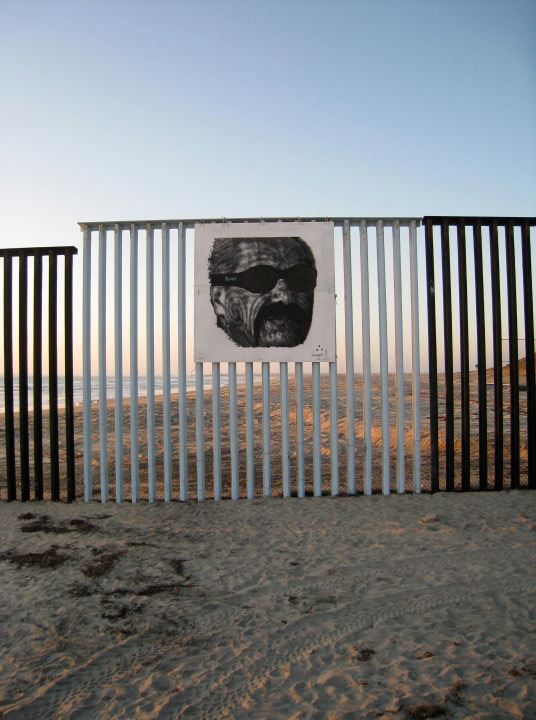 INTERVENÇÃO NA FRONTEIRA MEX-EUA "feels like HOMIE"  (Playas de Tijuana, 2011)