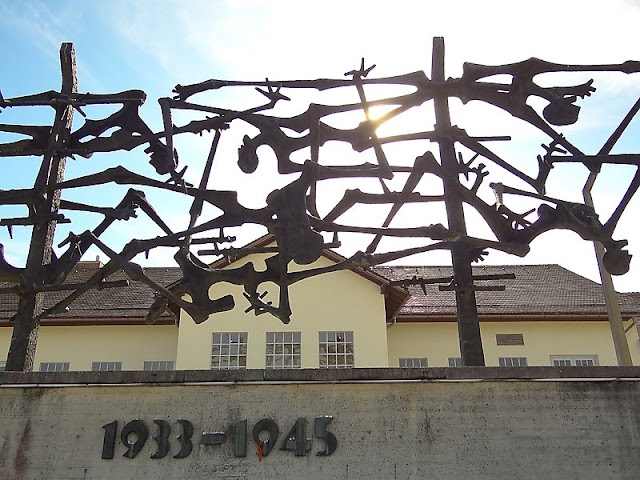 Entrada do campo de concentração de Dachau Entrada do campo de concentração de Dachau