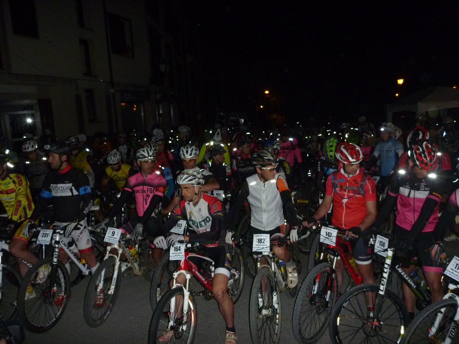 Isra y Mar, una vida sobre ruedas PEDALS DE FOC NON STOP