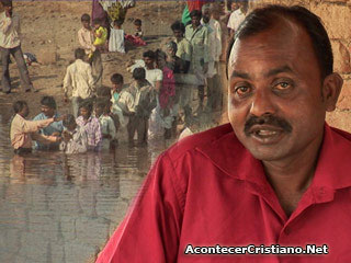 Pastor evangeliza tribus de la India