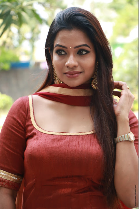 Leesha Eclairs at Eedili movie pooja