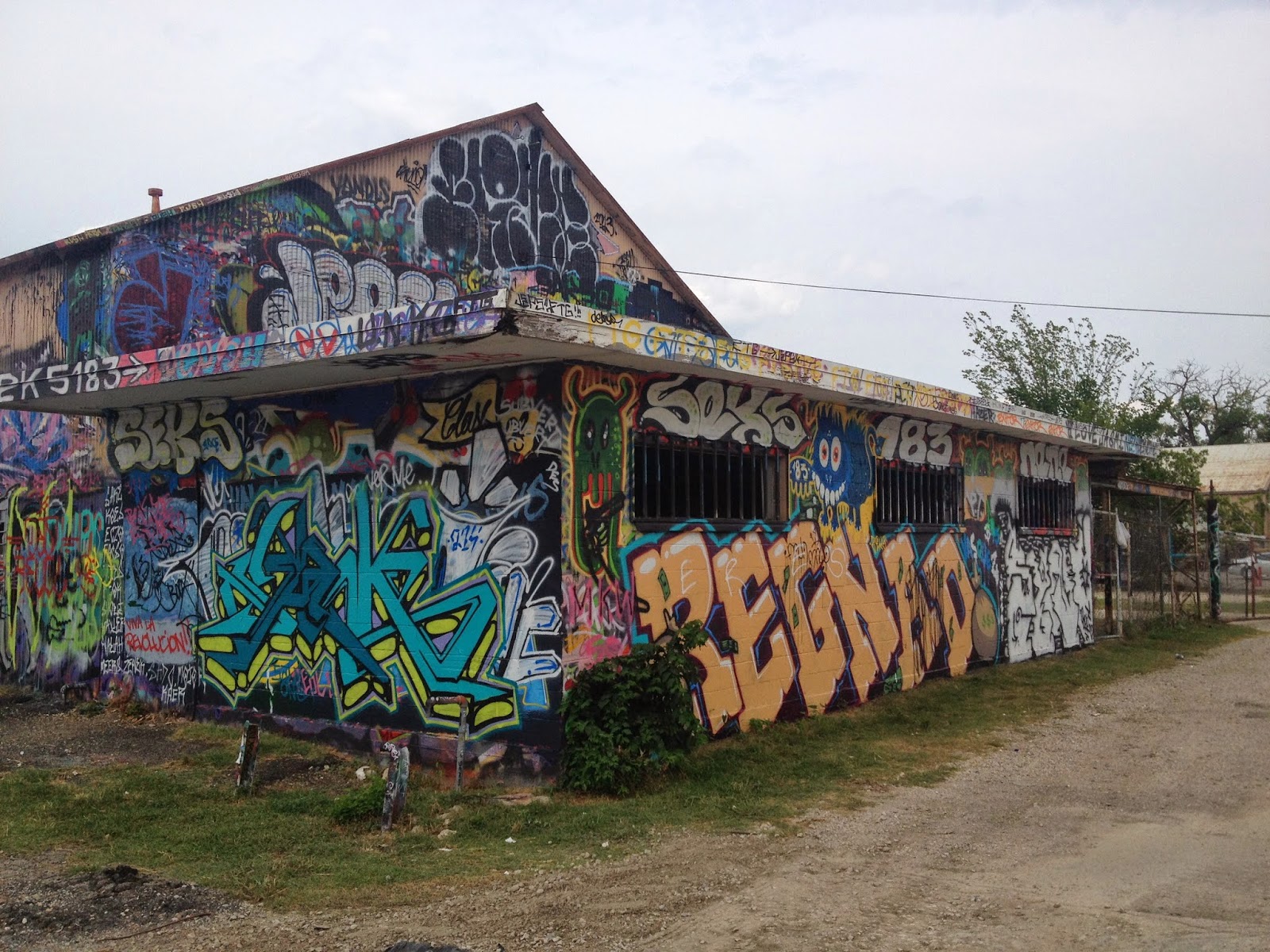 Dallas Graffiti Dallas’ first ‘free wall,’ in West Dallas, gives