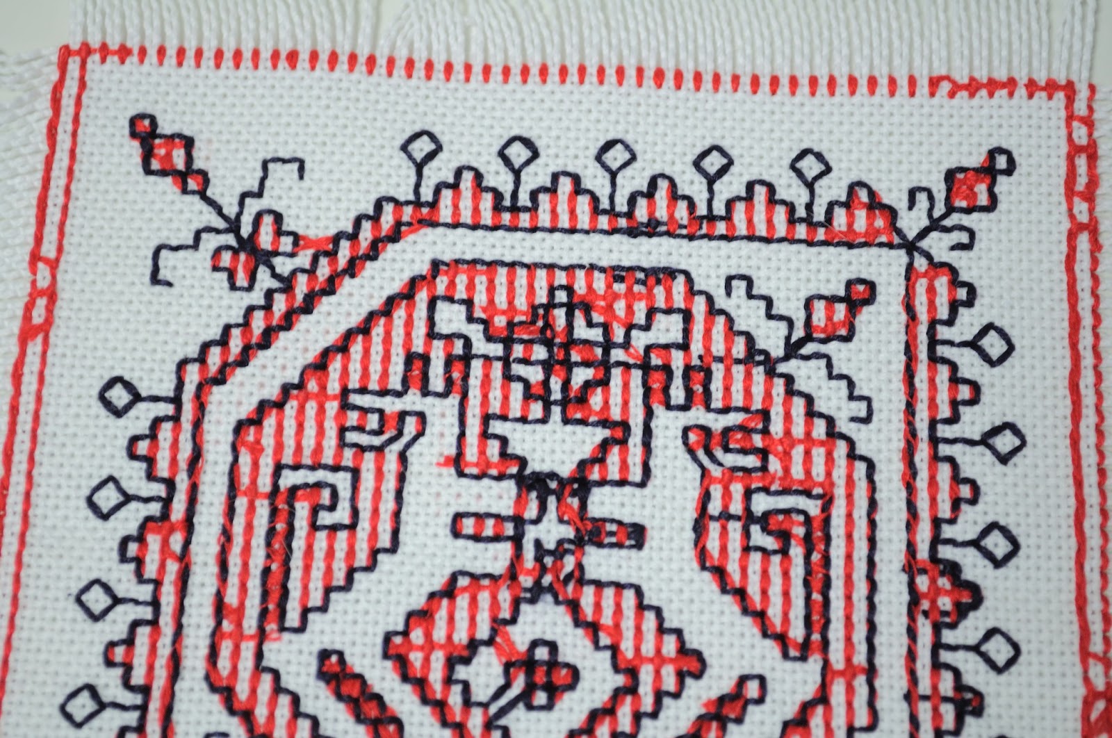 ころろと刺しゅう アッシジ刺繍の裏側