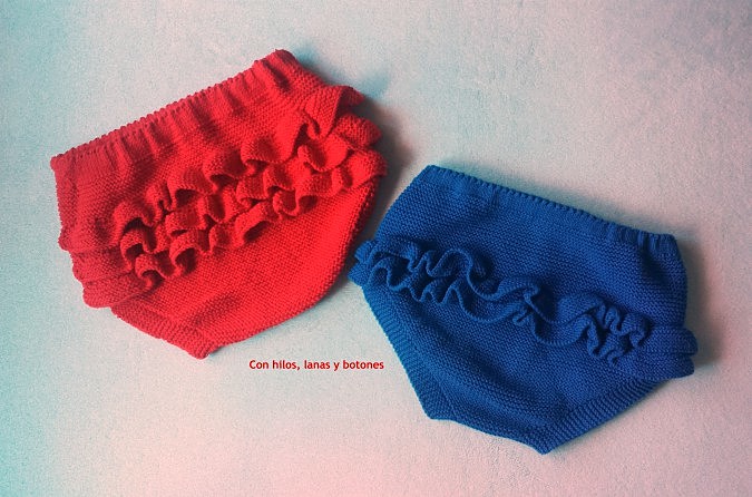 Con hilos, lanas y botones: Braguita de punto con volantes en el culete (patrón gratis)