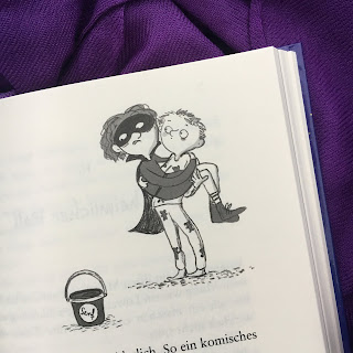 „Flo und Valentina: Ach, du nachtschwarze Zwölf!“ von Lena Hach, illustriert von Tine Schulz, erschienen im Verlag Beltz & Gelberg, für Kinder ab 7 Jahren, Rezension auf Kinderbuchblog Familienbücherei